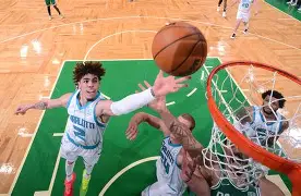 乐鱼体育官方-关于太狠了！里程碑夜夏洛特黄蜂绝杀压哨Karsa在老鹰比赛中突破纪录，今晚马德里竞技备战社区盾的信息